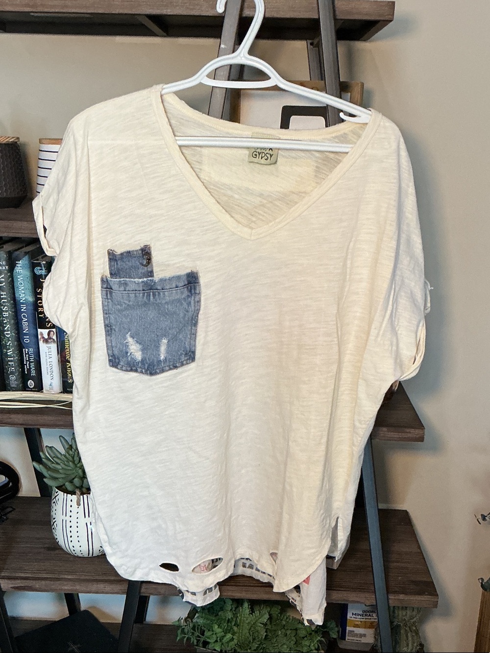 Jaded Gypsy Cream V-Neck Short Sleeve Tee with Distressed Denim Pocket Size L/XL